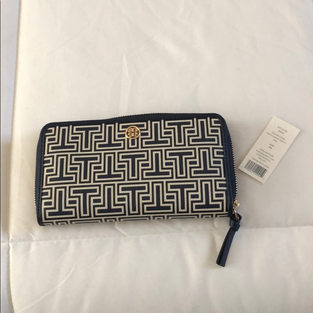 🛑 SOLD ON MERCARI TORY Burch Parker Geo T Wallet - Picture 1 of 5